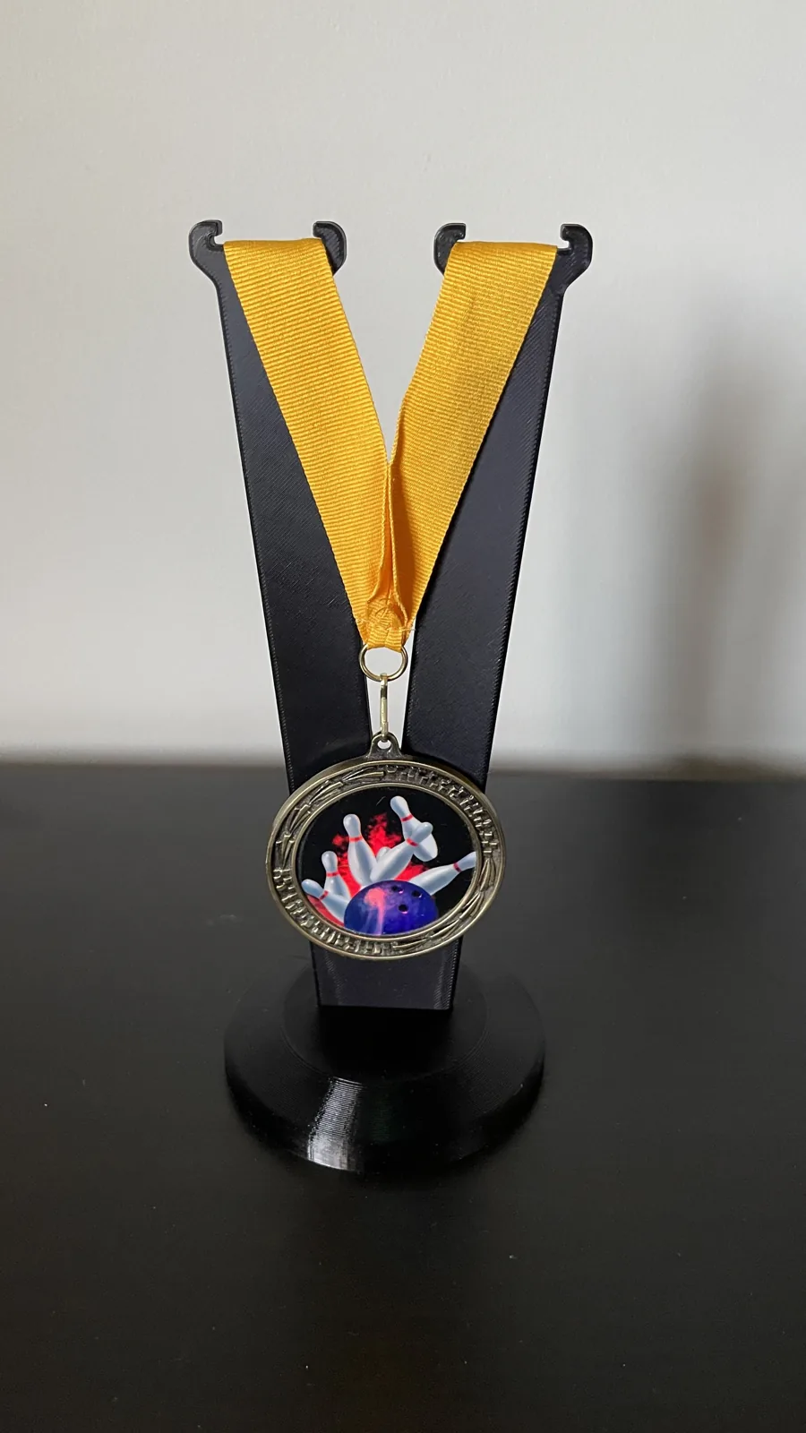 Soporte de escritorio para una medalla