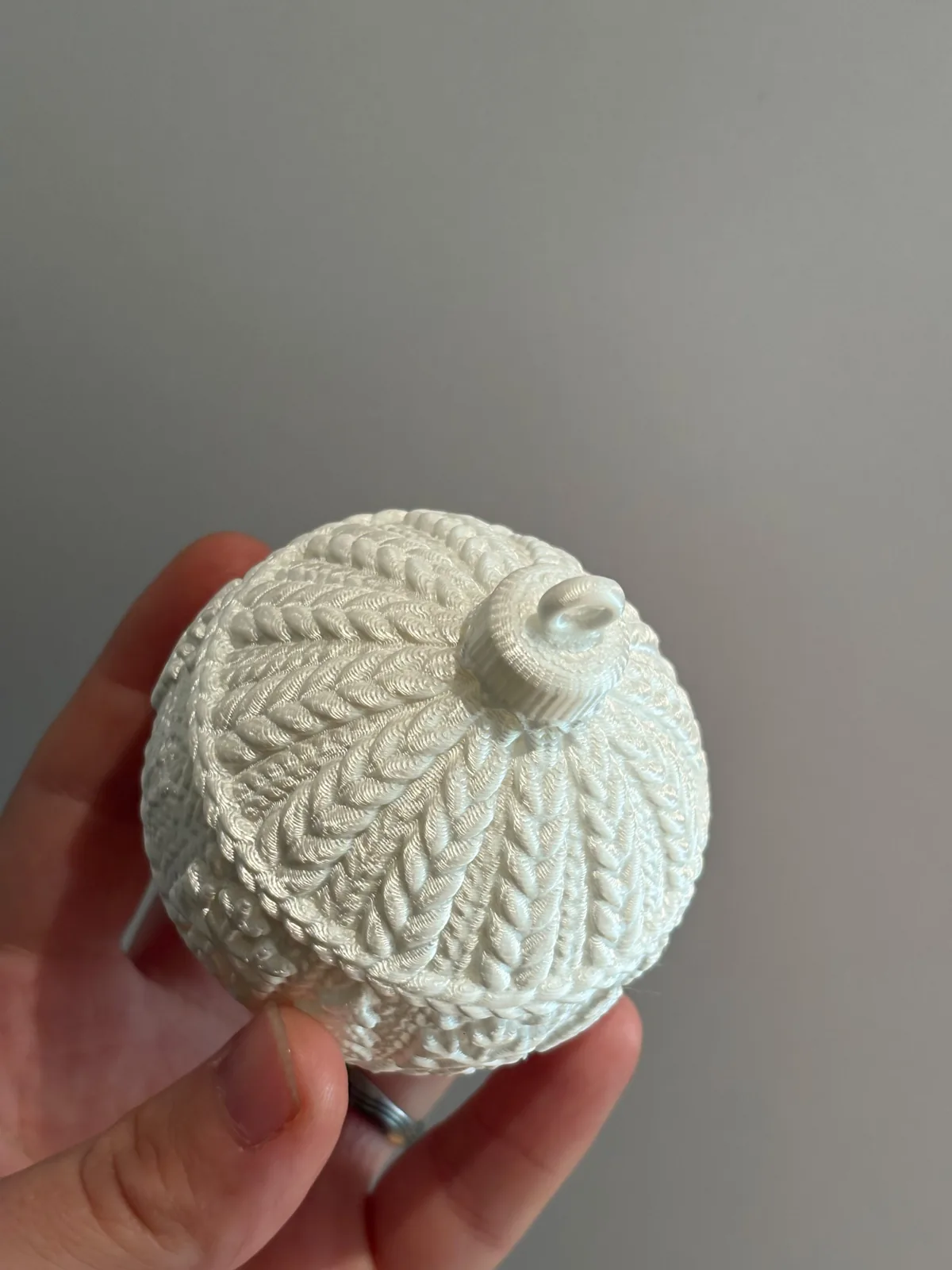 Bola navideña tejida con copos de nieve impreso en 3D, foto 4