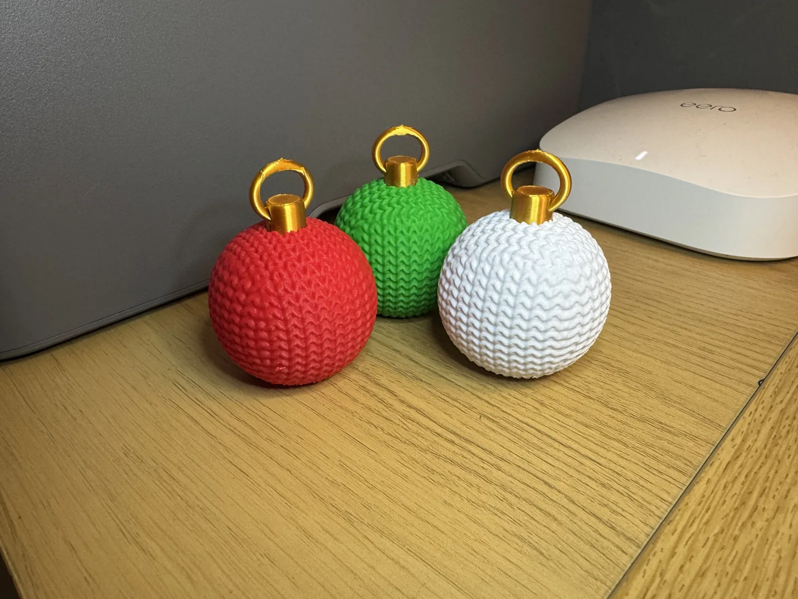 Bola tejida con tapa para el árbol de Navidad impreso en 3D, foto 3