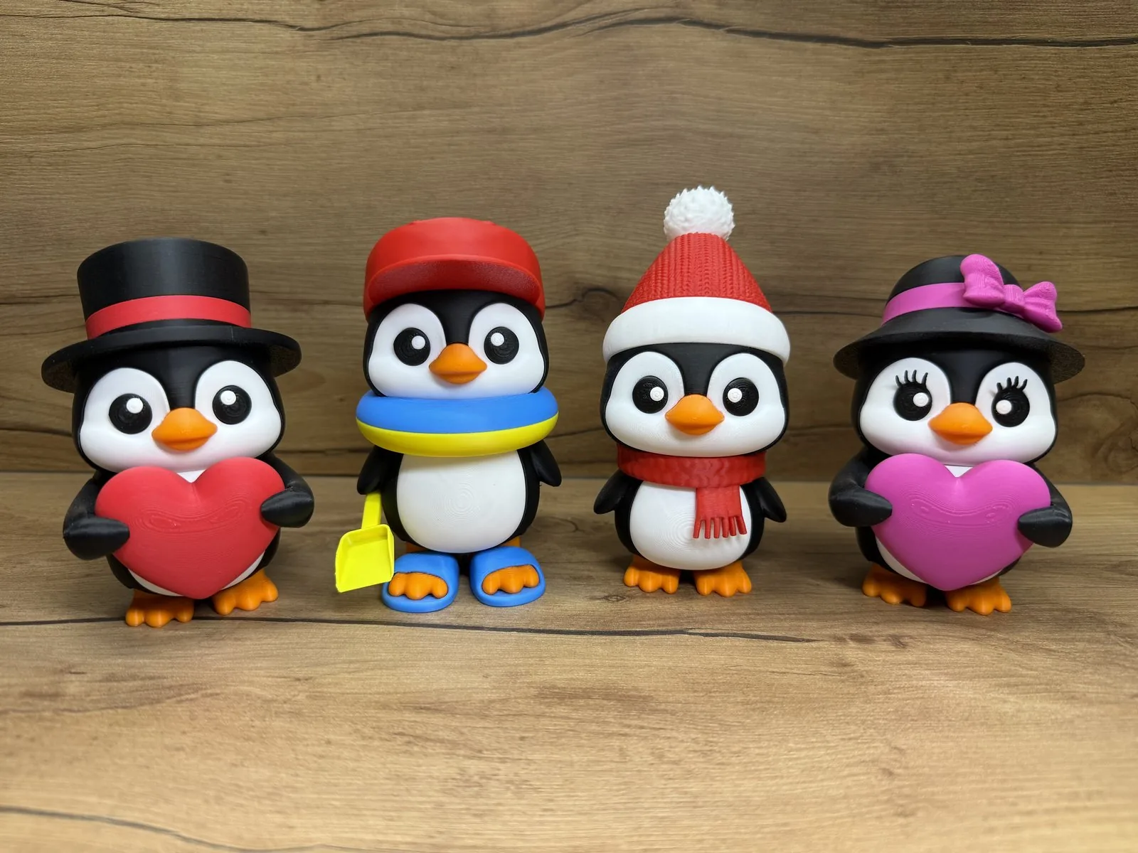 Pingüino navideño con gorro impreso en 3D, foto 4
