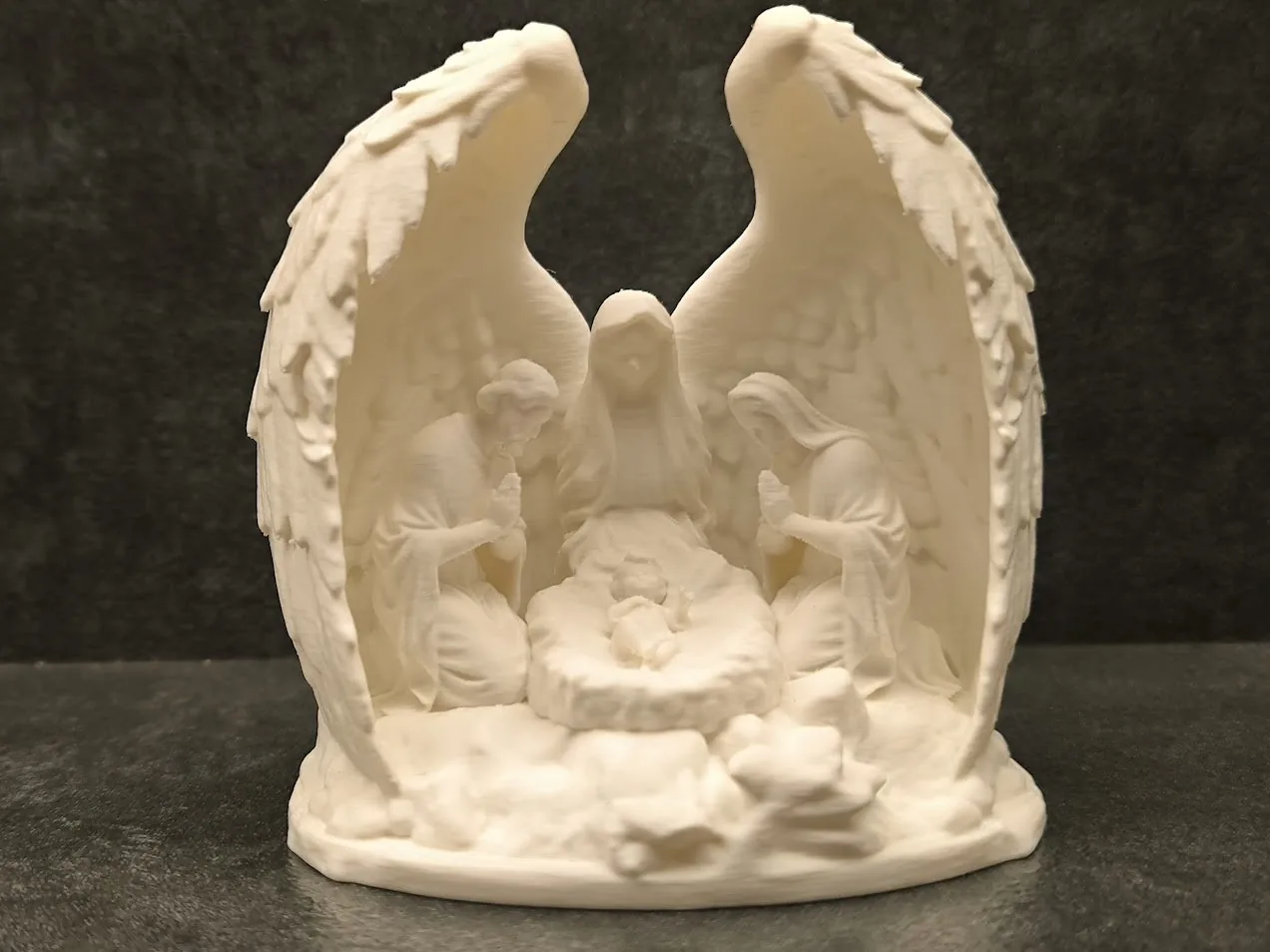 Pesebre iluminado con alas de ángel impreso en 3D, foto 3