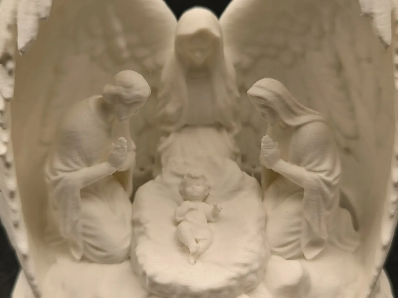 Pesebre iluminado con alas de ángel impreso en 3D, foto 4
