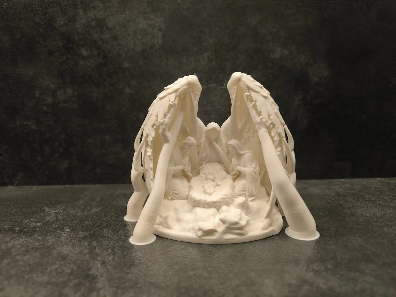 Pesebre iluminado con alas de ángel impreso en 3D, foto 5