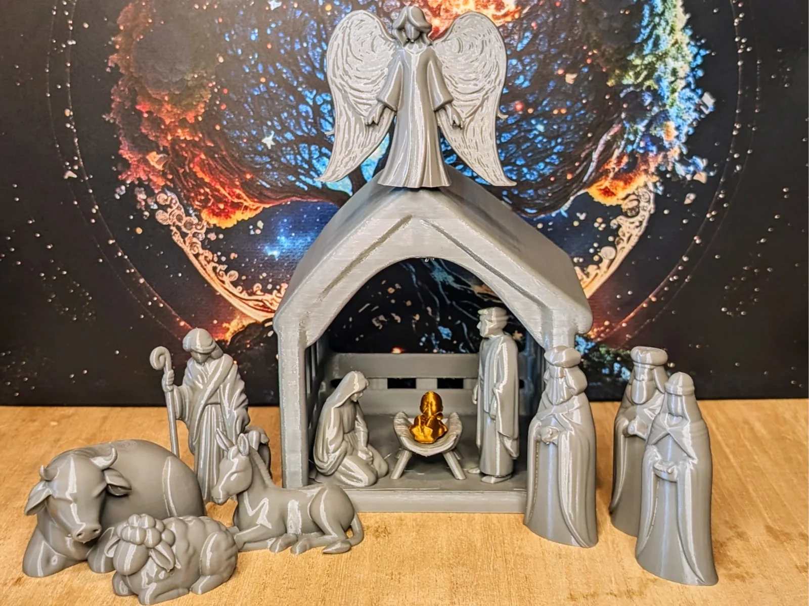 Presépio minimalista com estábulo e figuras