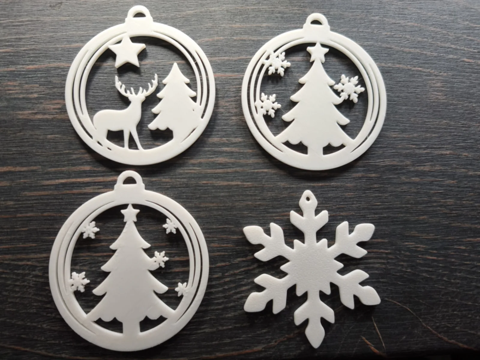 Kit de enfeites de Natal vazados para a árvore