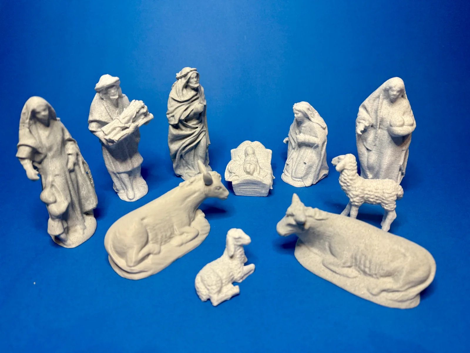 Figuras para pesebre: personas y animales