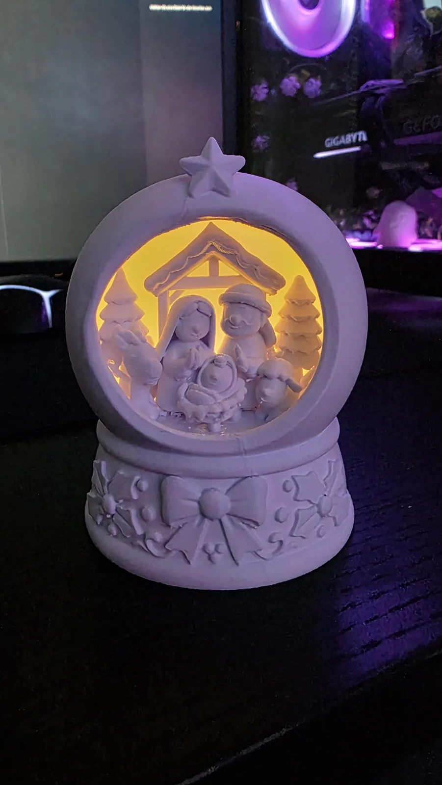 Presépio em globo de neve com luz impresso em 3D, foto 3