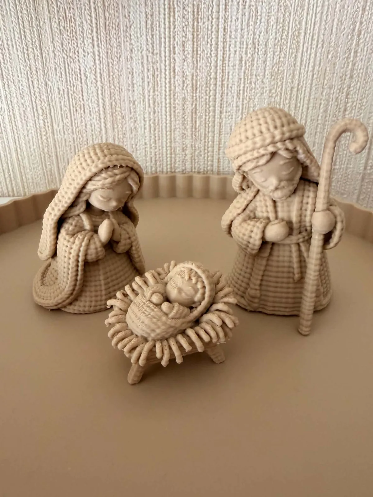 3D printed Holy Family with woven texture, photo 3