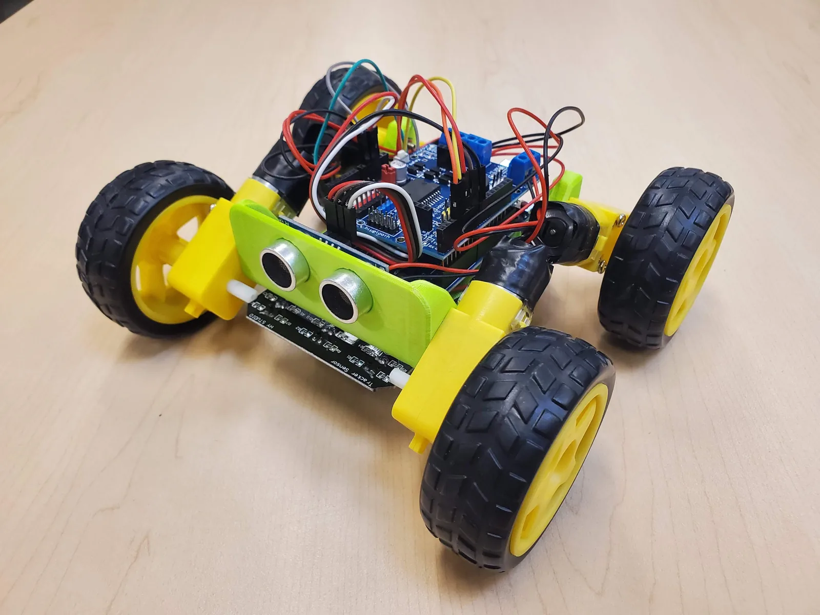 Carro robot 4x4 con Arduino Uno para esquivar obstáculos y seguir líneas