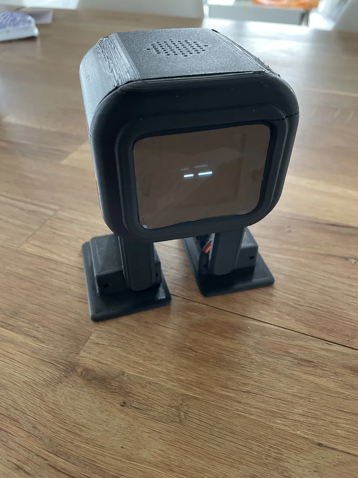 Robot de escritorio con ojos animados (ESP32 y pantalla OLED) impreso en 3D, foto 3