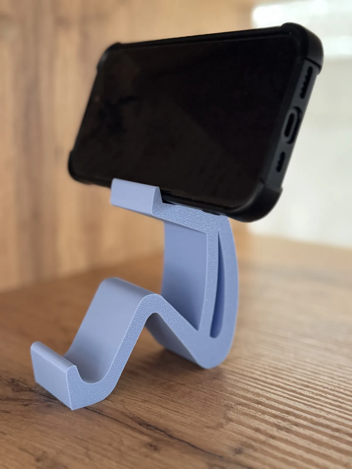 Soporte de celular figura de hombre sentado impreso en 3D, foto 4
