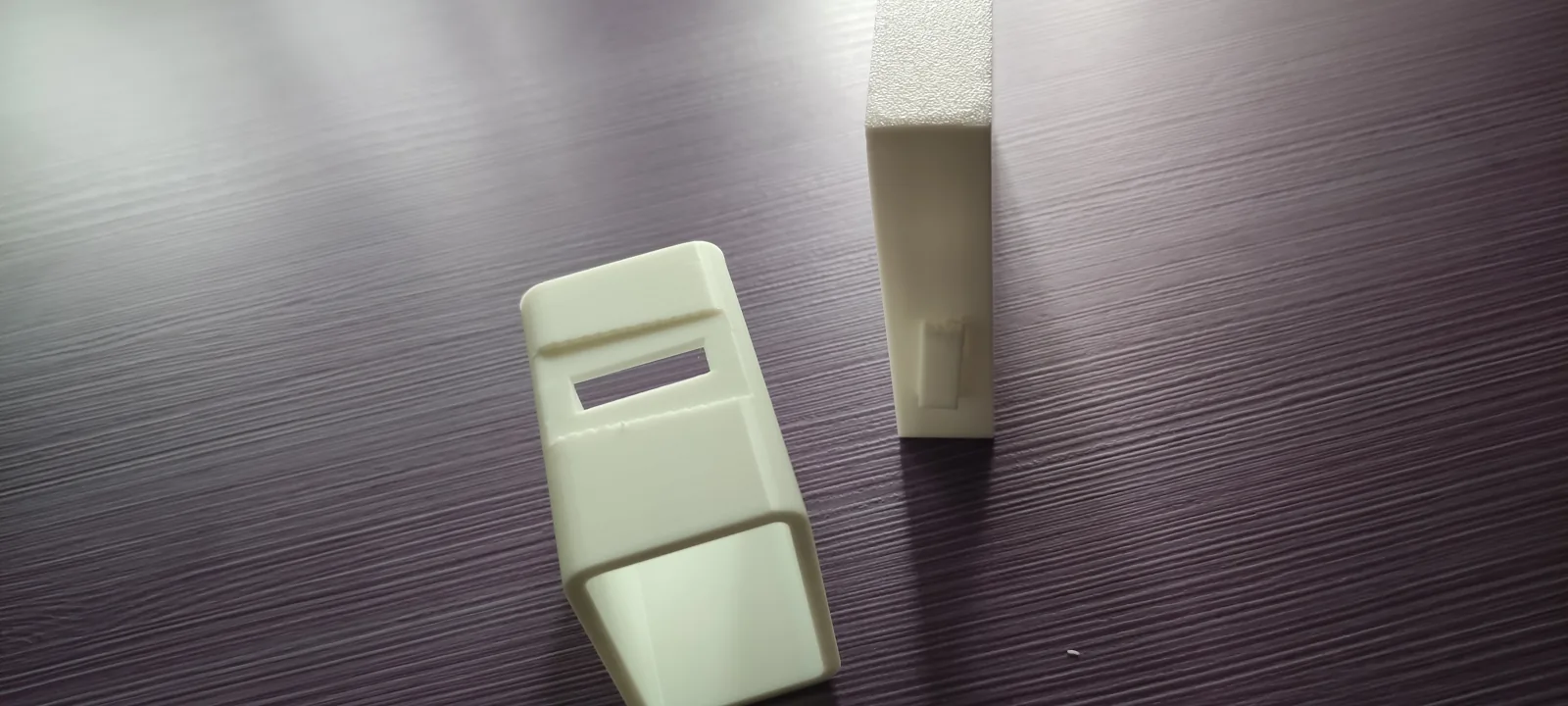 Soporte de celular para cargador de pared impreso en 3D, foto 3