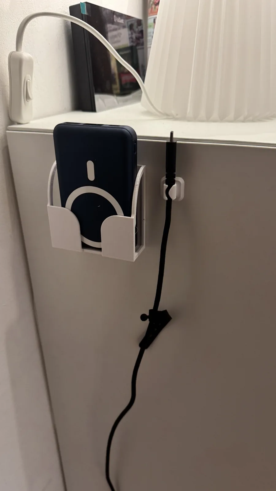 Soporte de pared para power bank impreso en 3D, foto 3