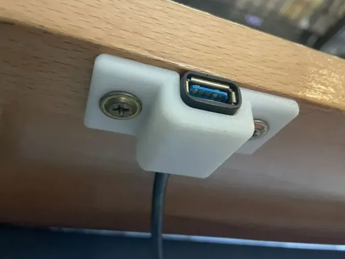 Soporte para puerto USB debajo de la mesa